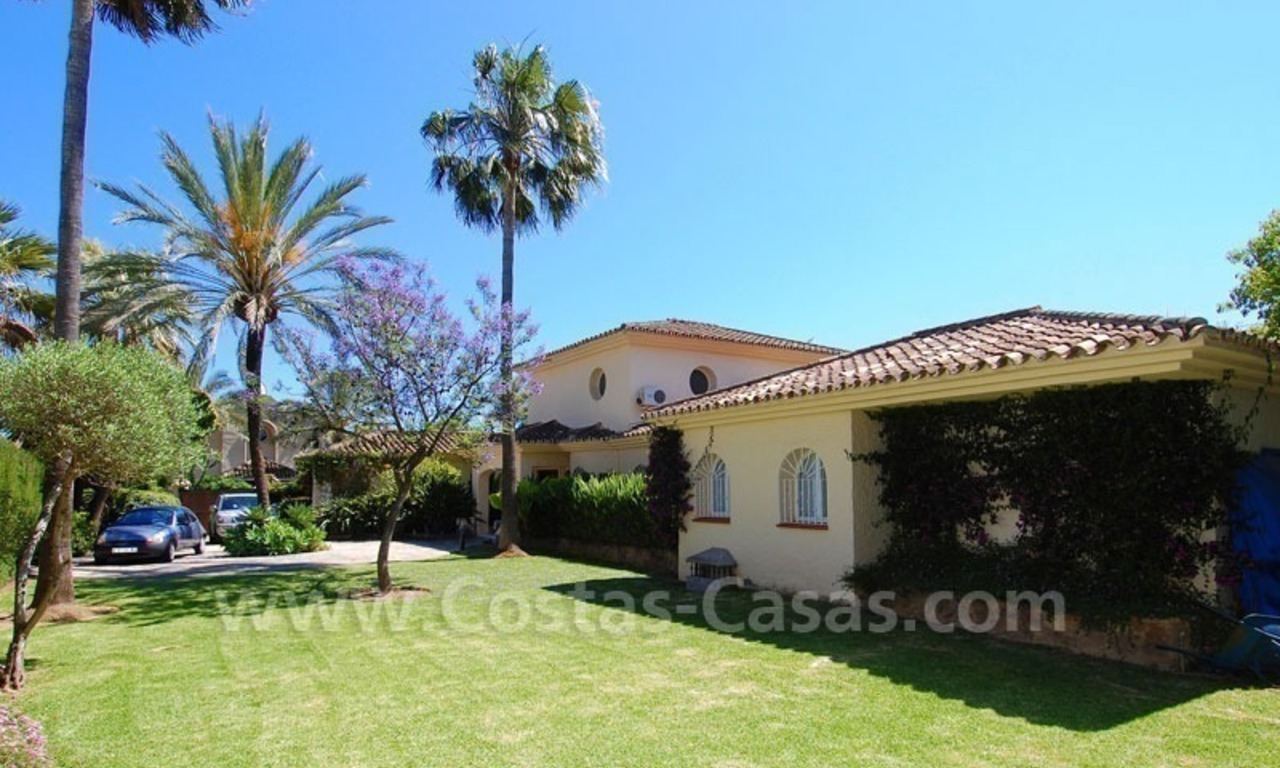 Charming andalusian styled villa for sale on first line golf in Nueva Andalucía, Marbella 26
