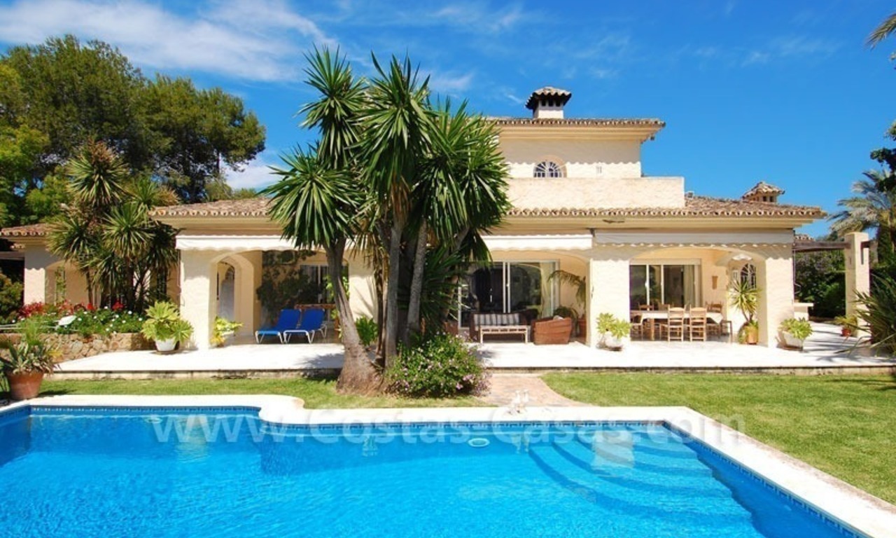 Charming andalusian styled villa for sale on first line golf in Nueva Andalucía, Marbella 3