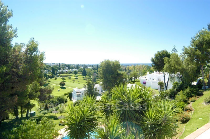 Cozy first line golf apartment to buy in Nueva Andalucía, Marbella