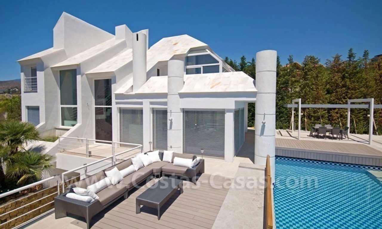 Modern front line golf villa for sale in Nueva Andalucía - Marbella 2