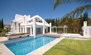 Modern front line golf villa for sale in Nueva Andalucía - Marbella 3