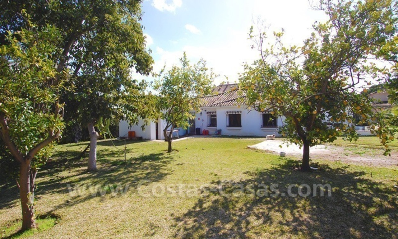 Plot with a detached villa for sale in Marbella town centre 0