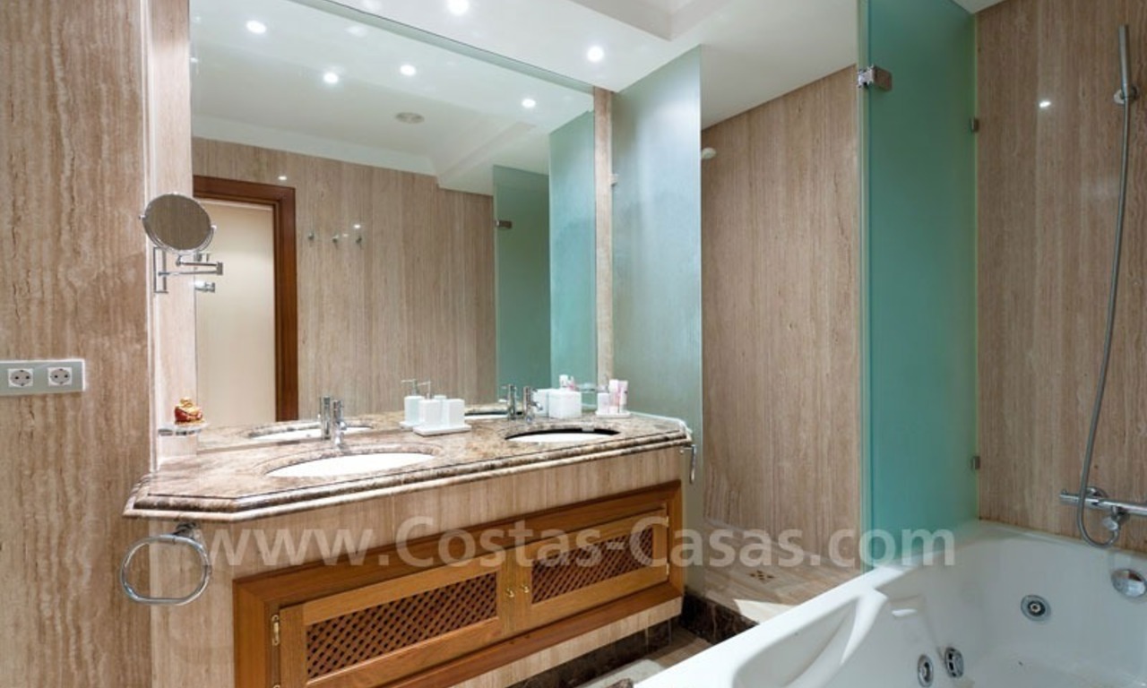 Beachfront luxury apartment for sale in the area of Marbella - Estepona 16