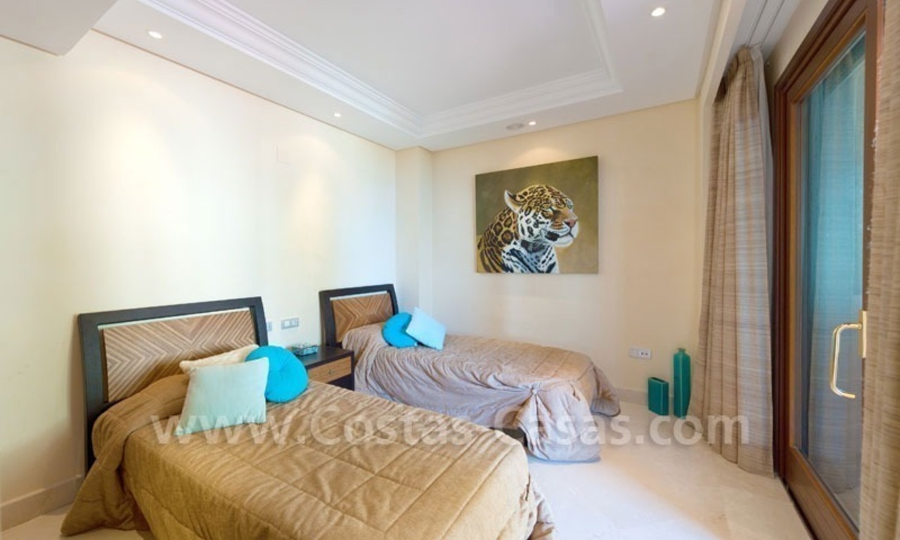 Beachfront luxury apartment for sale in the area of Marbella - Estepona 14
