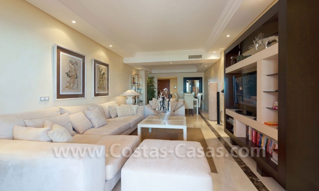Beachfront luxury apartment for sale in the area of Marbella - Estepona 9