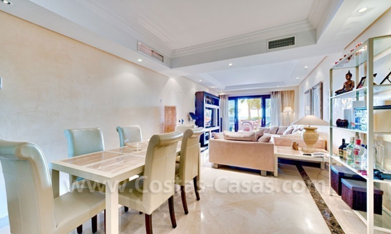 Beachfront luxury apartment for sale in the area of Marbella - Estepona 11