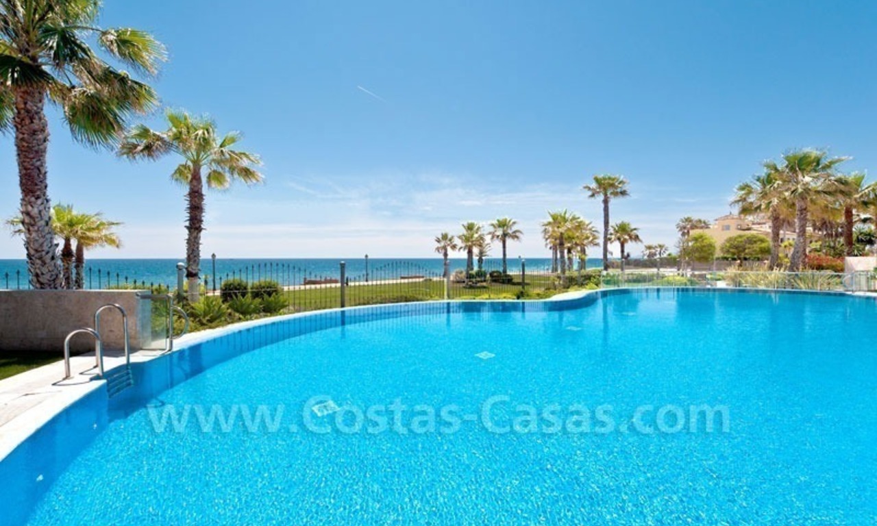 Beachfront luxury apartment for sale in the area of Marbella - Estepona 20