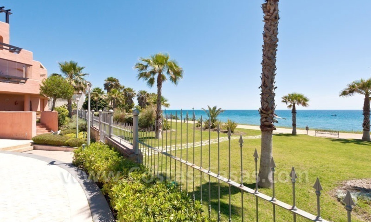 Beachfront luxury apartment for sale in the area of Marbella - Estepona 5