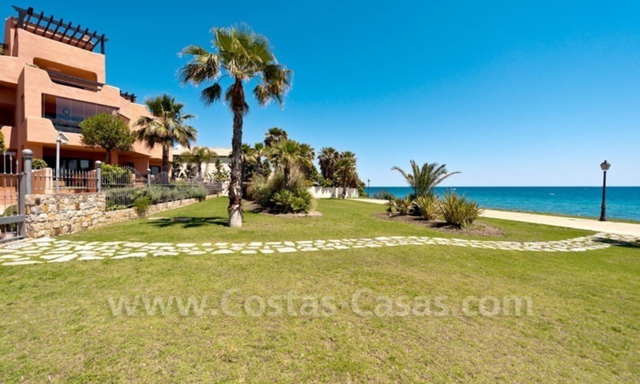 Beachfront luxury apartment for sale in the area of Marbella - Estepona 6