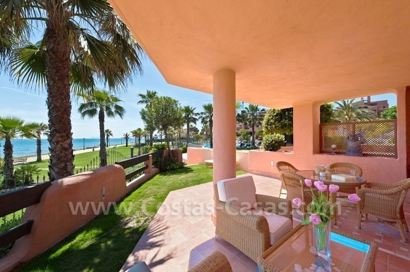 Beachfront luxury apartment for sale in the area of Marbella - Estepona