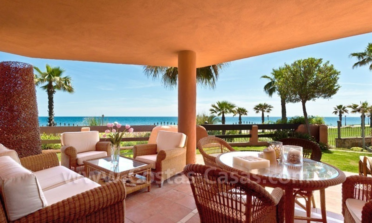Beachfront luxury apartment for sale in the area of Marbella - Estepona 1