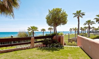 Beachfront luxury apartment for sale in the area of Marbella - Estepona 3
