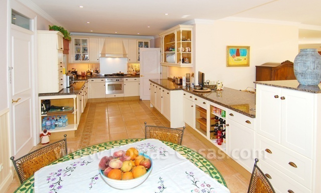 Frontline golf luxury villa for sale in Nueva Andalucia - Marbella 14