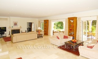 Frontline golf luxury villa for sale in Nueva Andalucia - Marbella 11