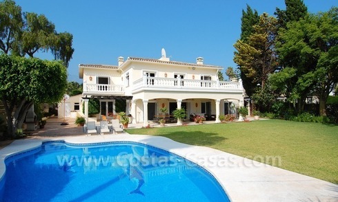 Frontline golf luxury villa for sale in Nueva Andalucia - Marbella 