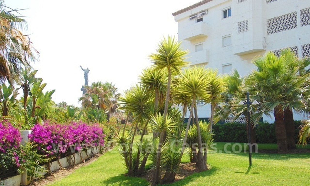 Beachfront apartment for sale in Puerto Banús – Marbella 1