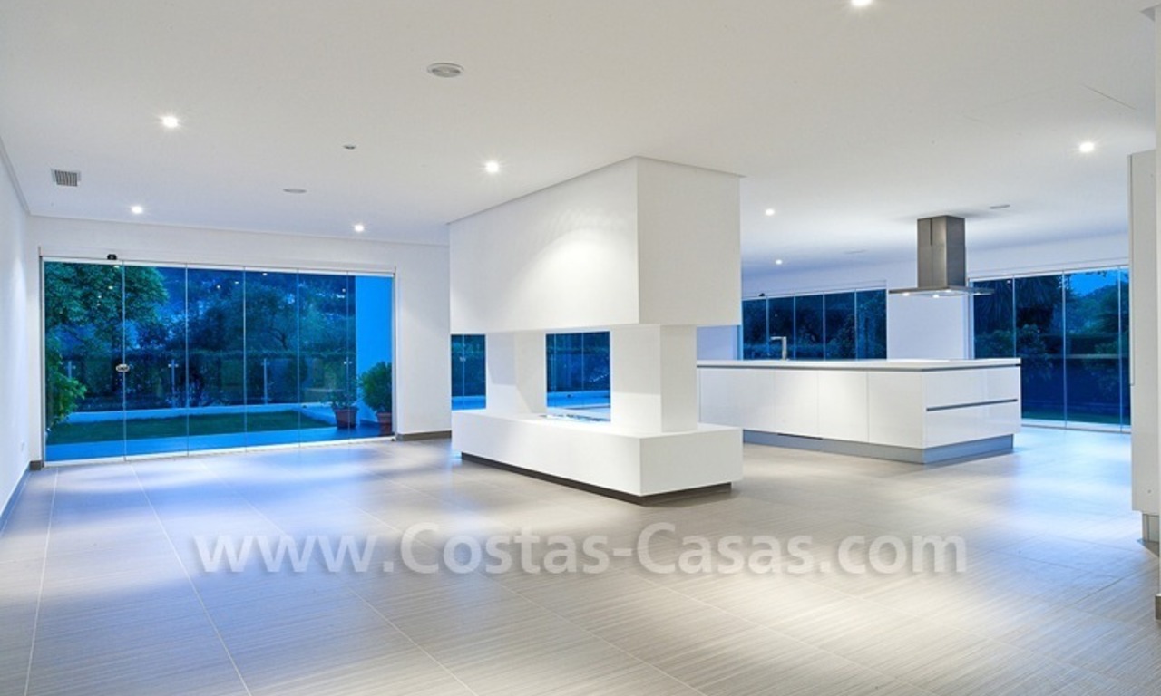 Modern styled first line golf villa for sale in Nueva Andalucía, Marbella 6