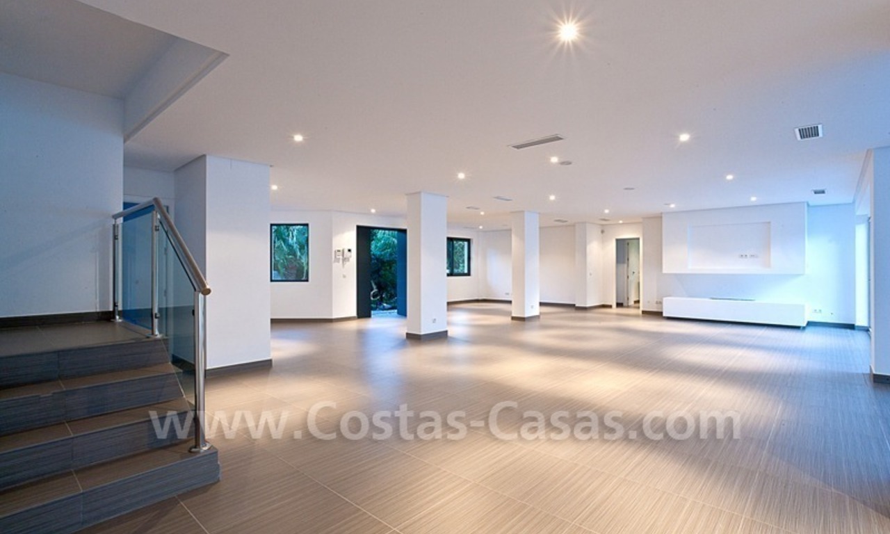 Modern styled first line golf villa for sale in Nueva Andalucía, Marbella 4
