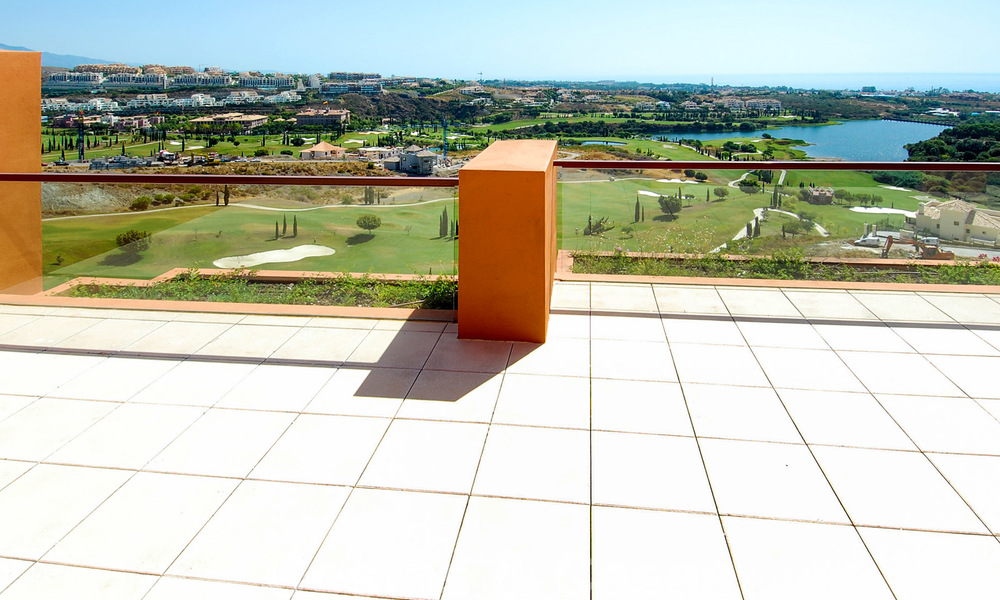 Golf apartments for sale in 5* golf resort in Marbella - Benahavis 24008