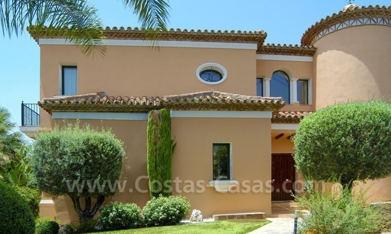 Unique front line golf andalusian styled villa to buy in Nueva Andalucía, Marbella 4