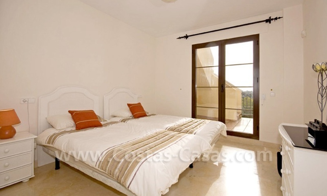 Bargain golf penthouse apartment for sale in the area of Marbella – Benahavis 8