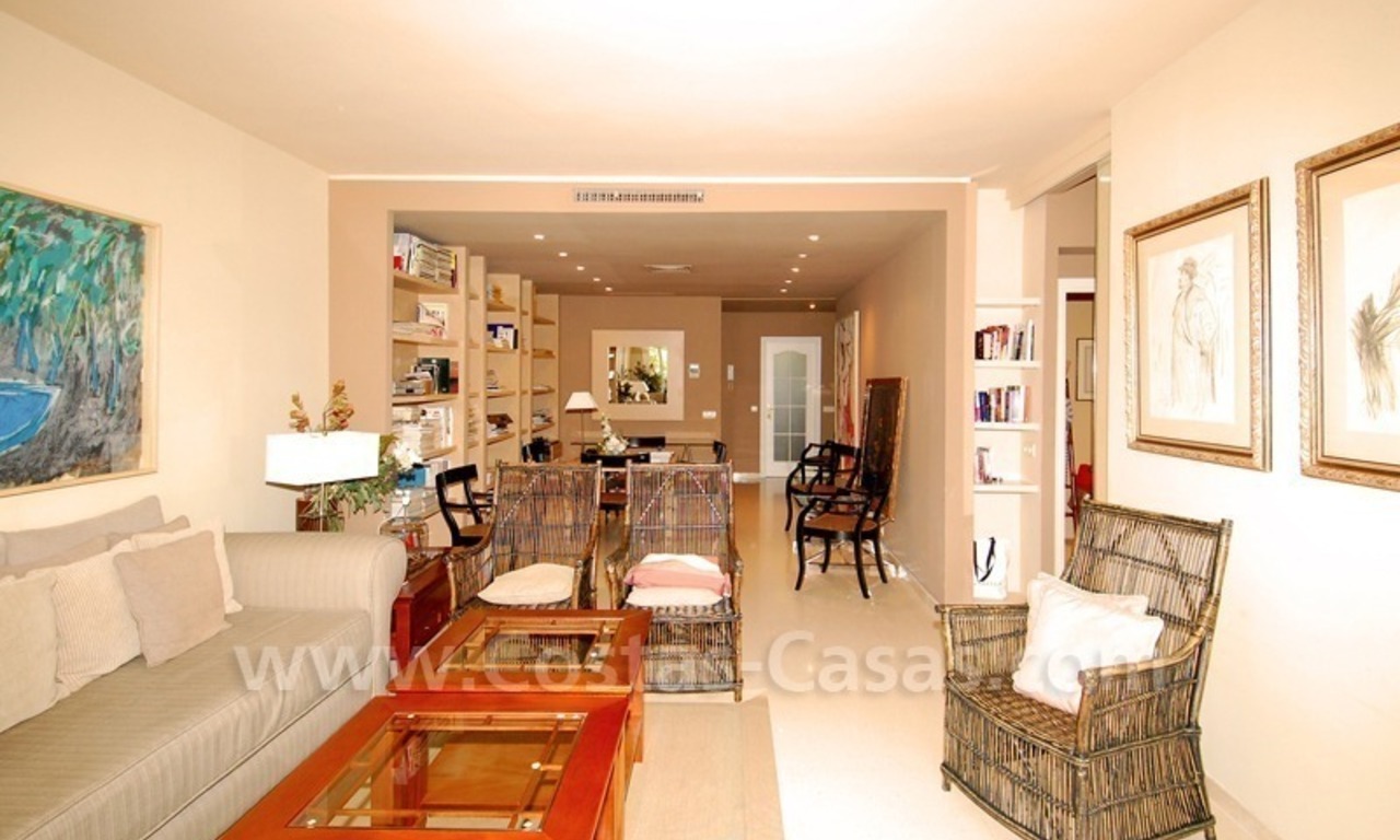 Spacious beachside luxury apartment for sale in Nueva Andalucía very near to Puerto Banús in Marbella 5