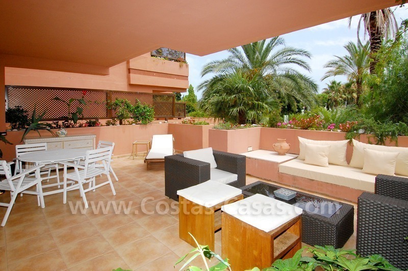 Spacious beachside luxury apartment for sale in Nueva Andalucía very near to Puerto Banús in Marbella