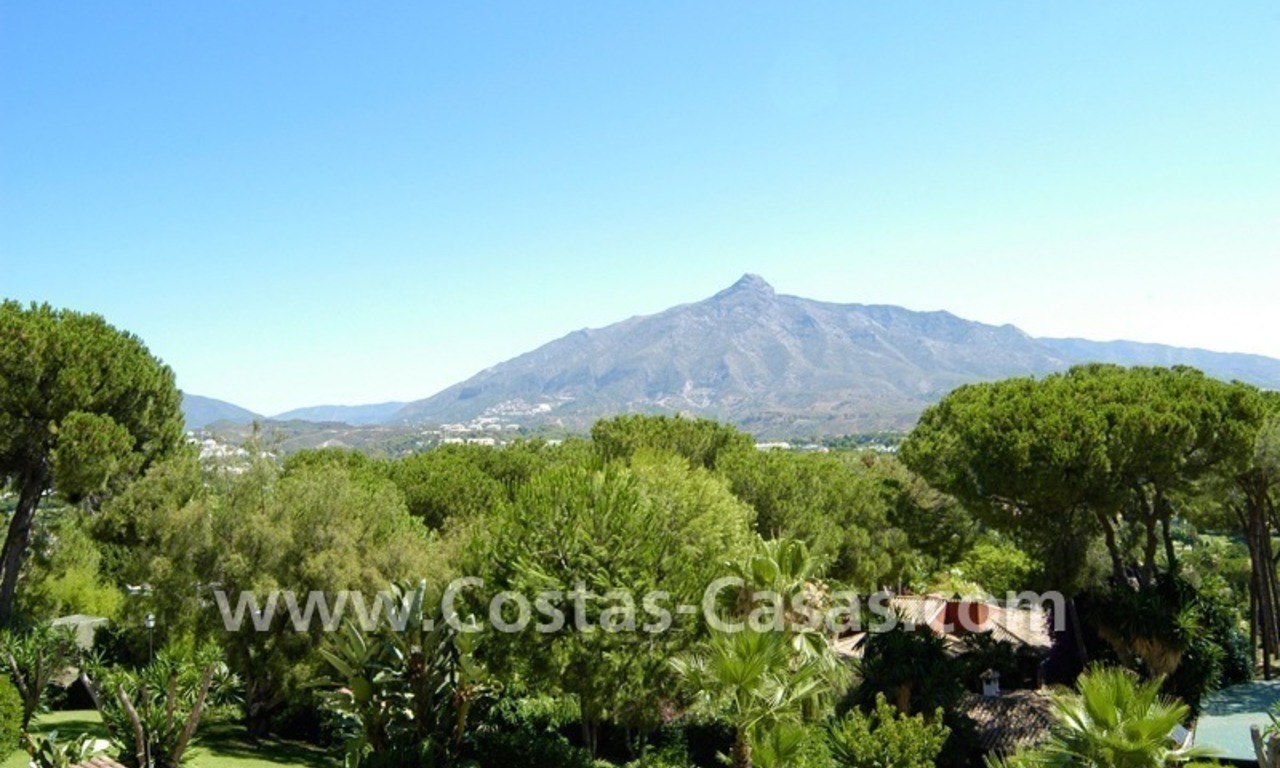 Bargain golf town-house to buy in an up-market area of Nueva Andalucía, Marbella 4