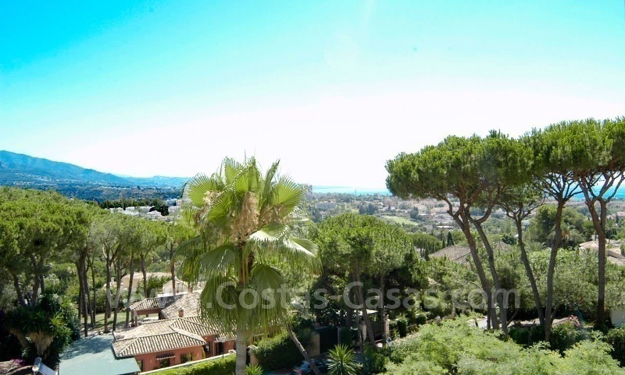 Bargain golf town-house to buy in an up-market area of Nueva Andalucía, Marbella 1