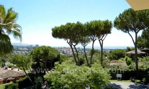 Bargain golf town-house to buy in an up-market area of Nueva Andalucía, Marbella 