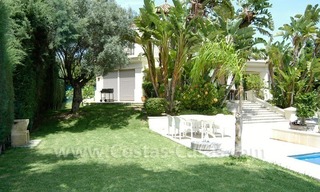 Classical style villa to buy beachside in Eastern Marbella 4