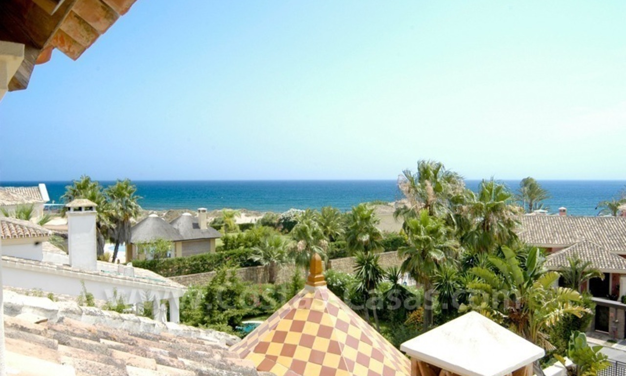 Classical style villa to buy beachside in Eastern Marbella 8
