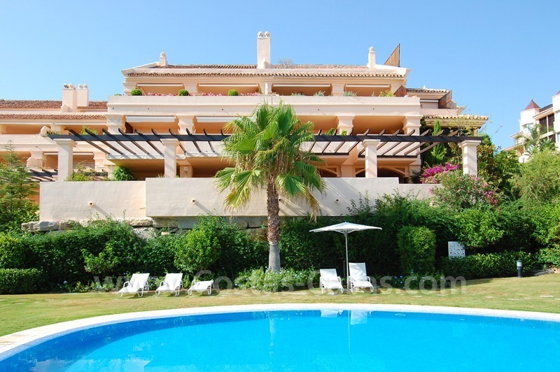 Large luxury apartment for sale in Nueva Andalucia – Marbella