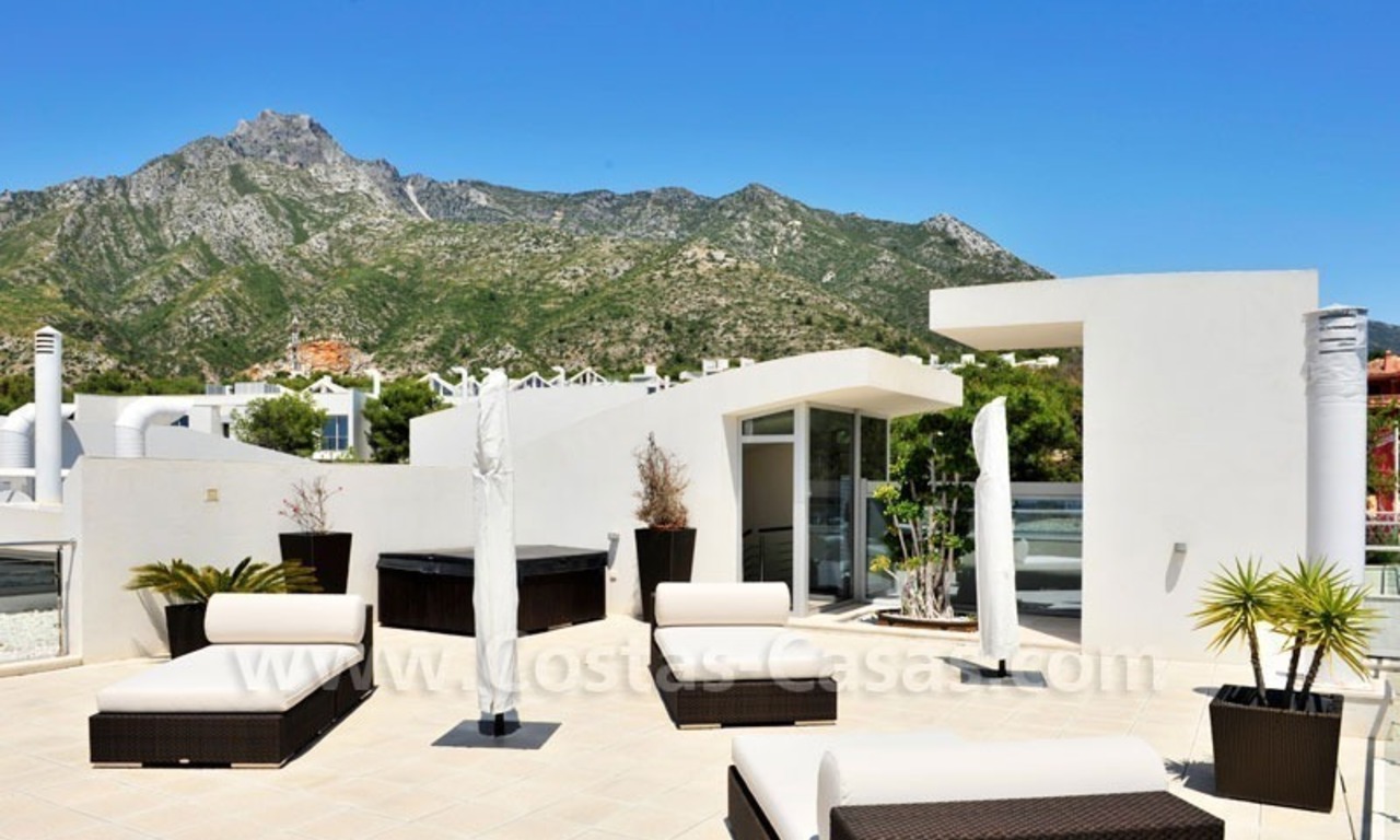 Contemporary style luxury houses for sale on the Golden Mile in Marbella 2