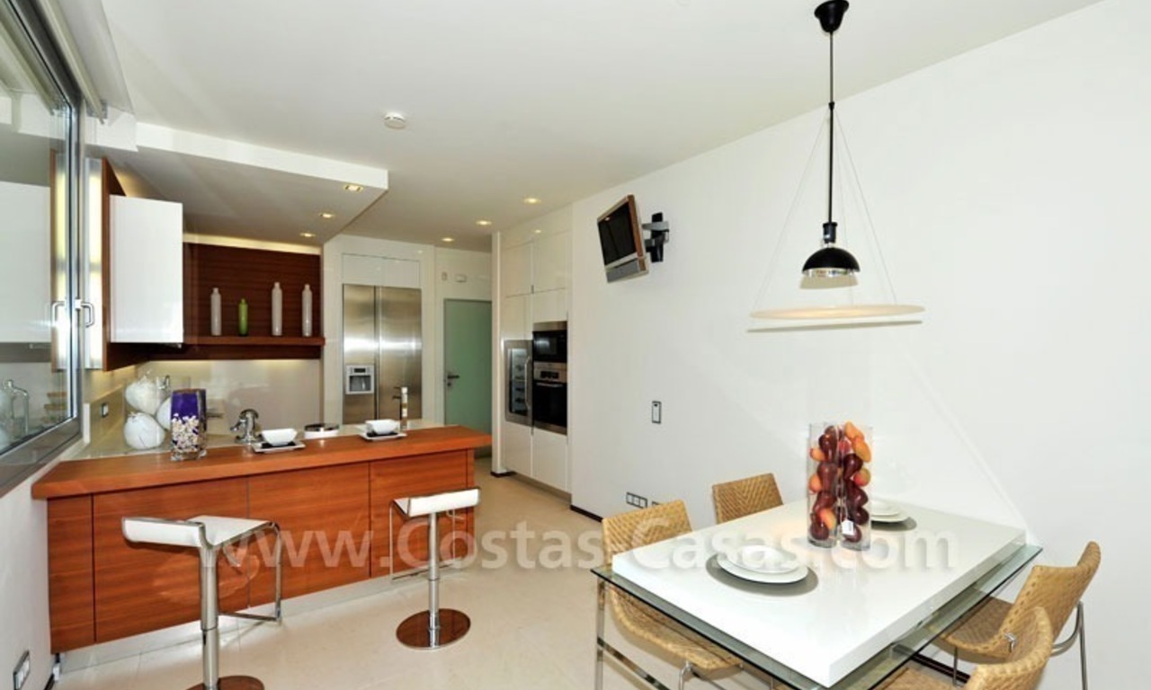 Contemporary style luxury houses for sale on the Golden Mile in Marbella 13