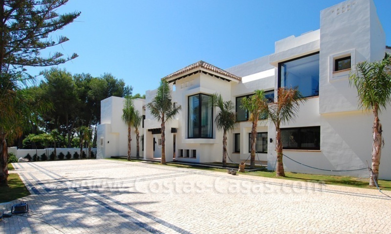 New front line golf contemporary villa nearby the beach for sale in Marbella 6
