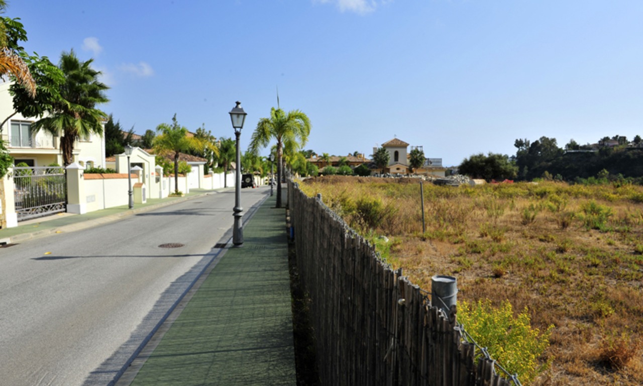 Frontline golf plot for sale in La Quinta Golf Resort at Marbella - Benahavis 4