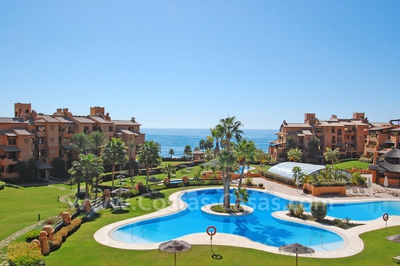 Luxury apartment for sale in a beachfront complex on the New Golden Mile in the area between Marbella and Estepona