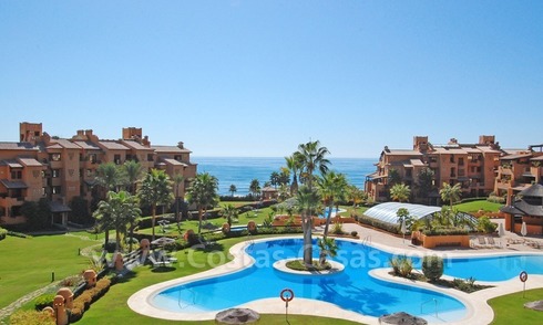 Luxury apartment for sale in a beachfront complex on the New Golden Mile in the area between Marbella and Estepona 