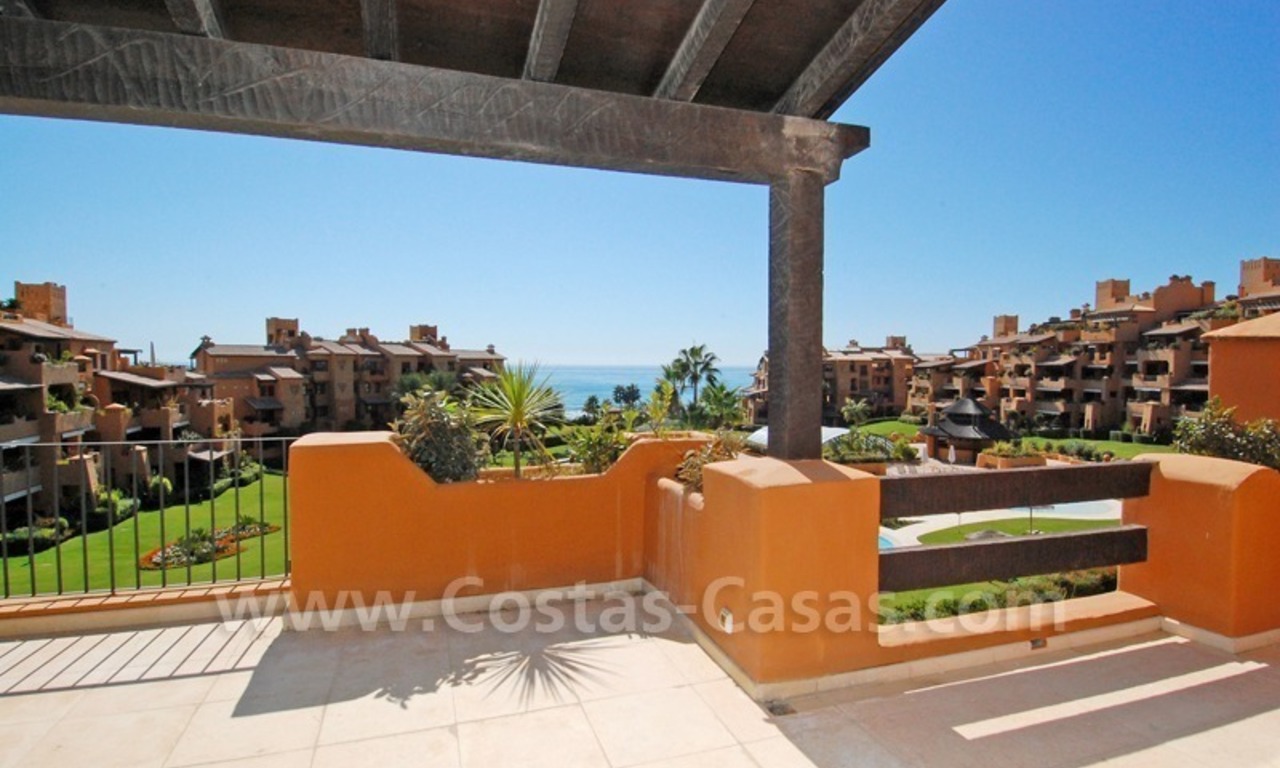 Luxury apartment for sale in a beachfront complex on the New Golden Mile in the area between Marbella and Estepona 3