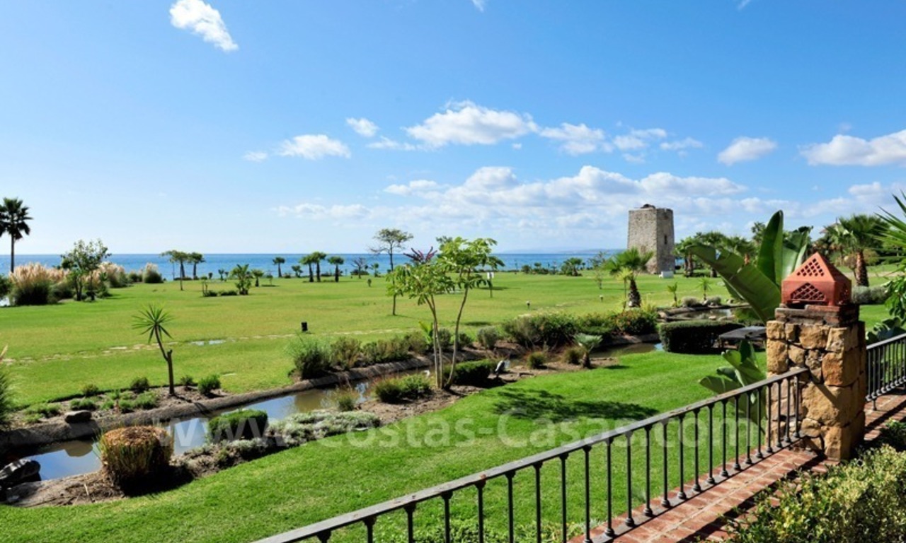 Frontline beach luxury apartment for sale in an exclusive beachfront complex between Marbella and Estepona 4