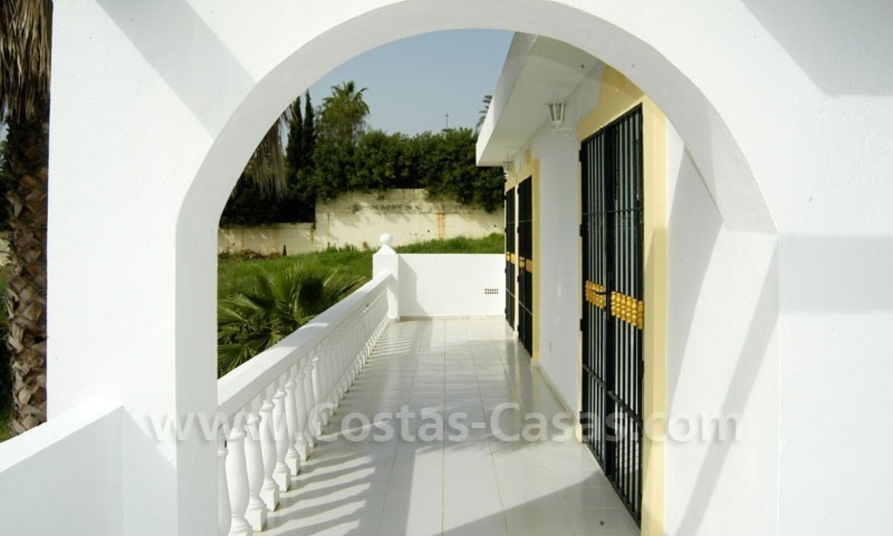 Bargain Andalusian style detached villa to buy in West Marbella 12