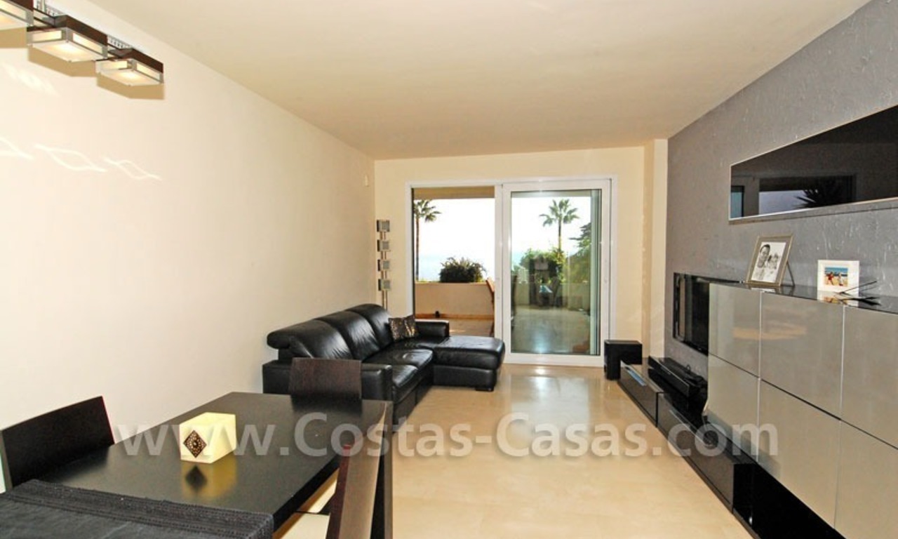 Seafront apartment for sale in a beachfront complex, New Golden Mile, Marbella - Estepona 14