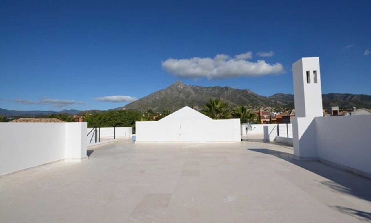 Modern luxury villa for sale in contemporary style on the Golden Mile in Marbella 10