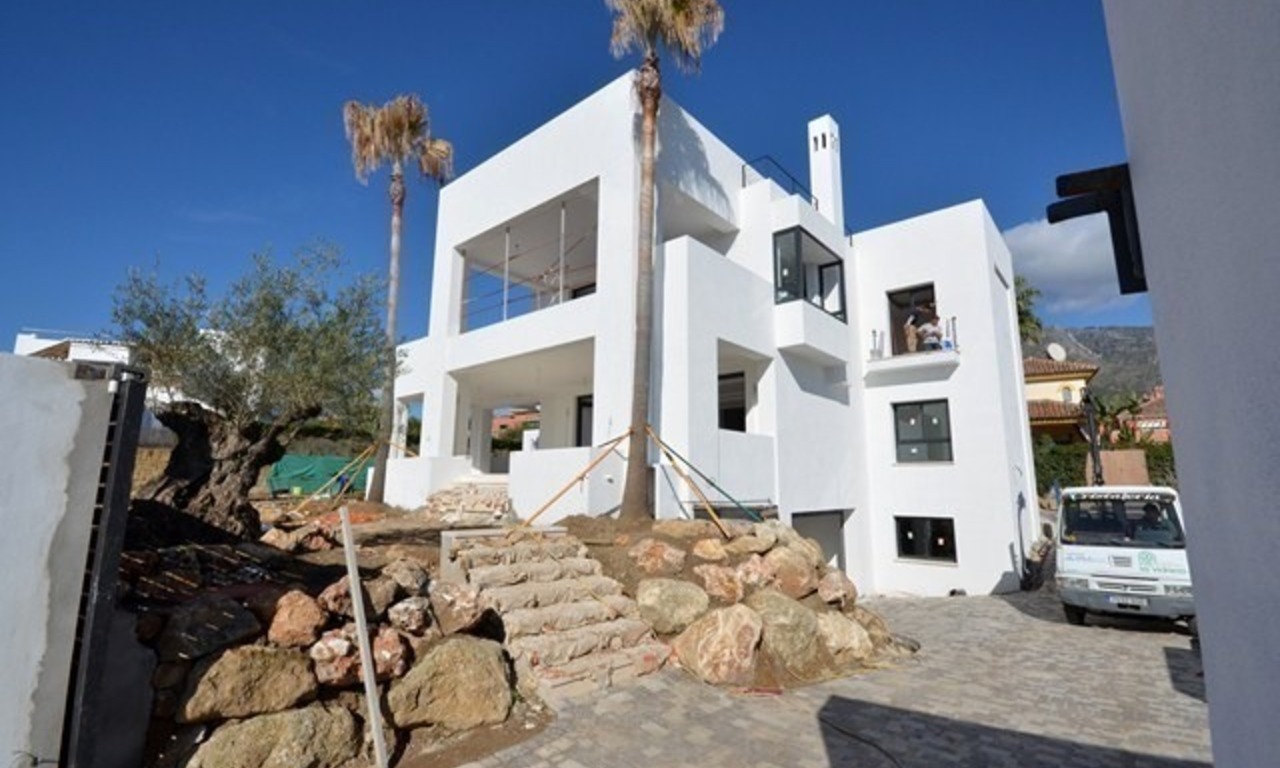 Modern luxury villa for sale in contemporary style on the Golden Mile in Marbella 13