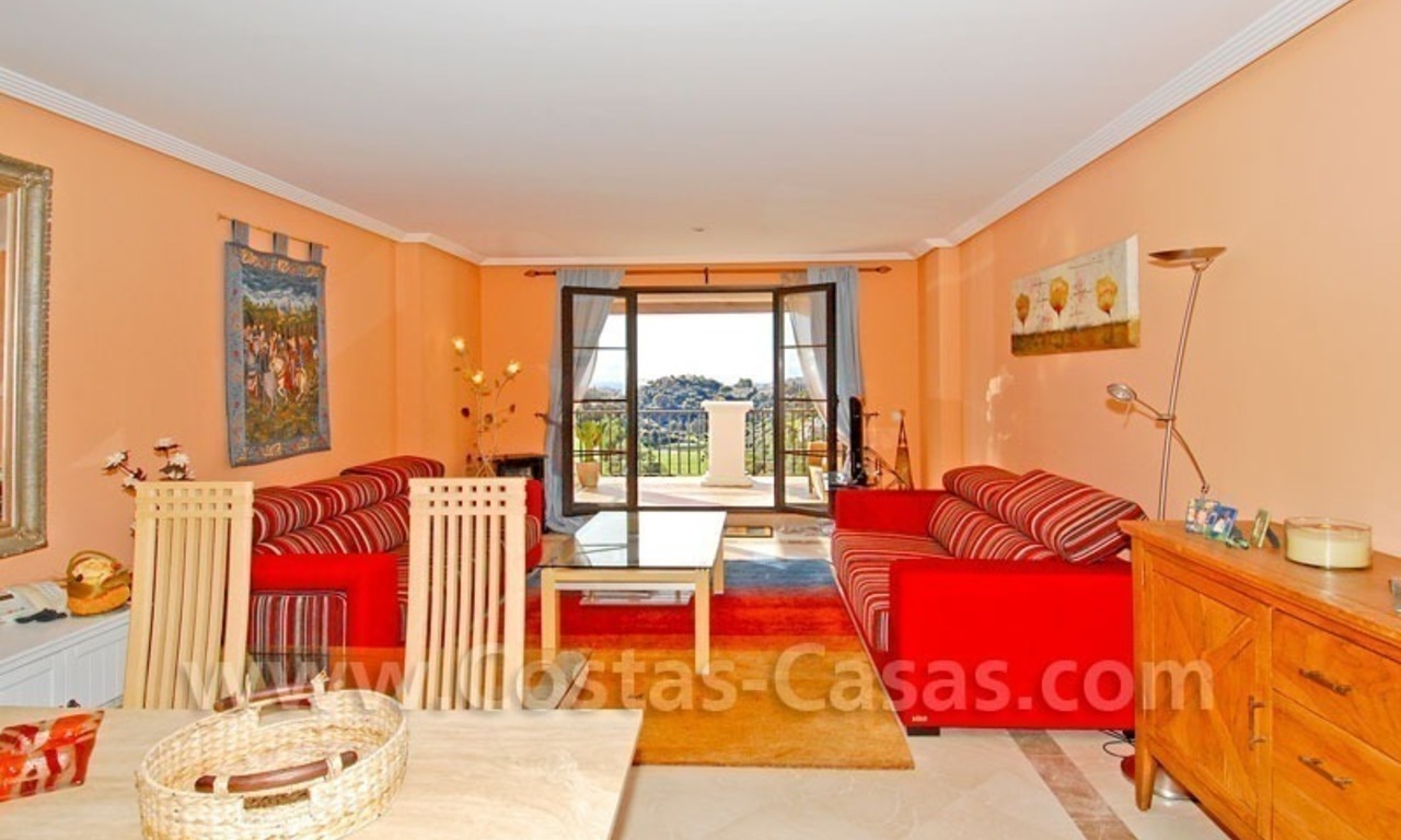 Bargain penthouse apartment for sale in a gated first line golf complex, Marbella – Benahavis 6