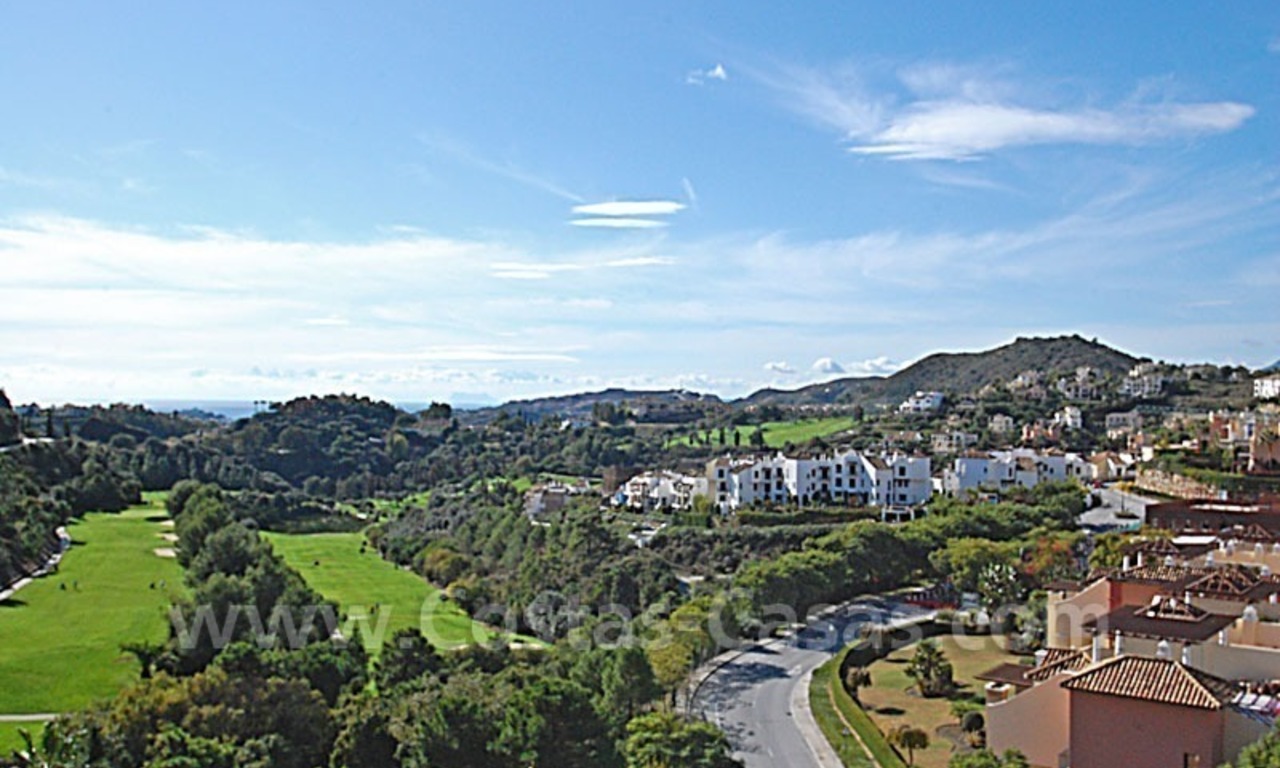 Bargain penthouse apartment for sale in a gated first line golf complex, Marbella – Benahavis 1