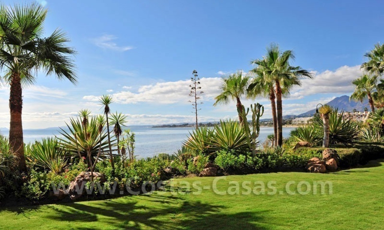Bargain luxury penthouse apartment for sale, exclusive beachfront complex, New Golden Mile, Marbella - Estepona 8