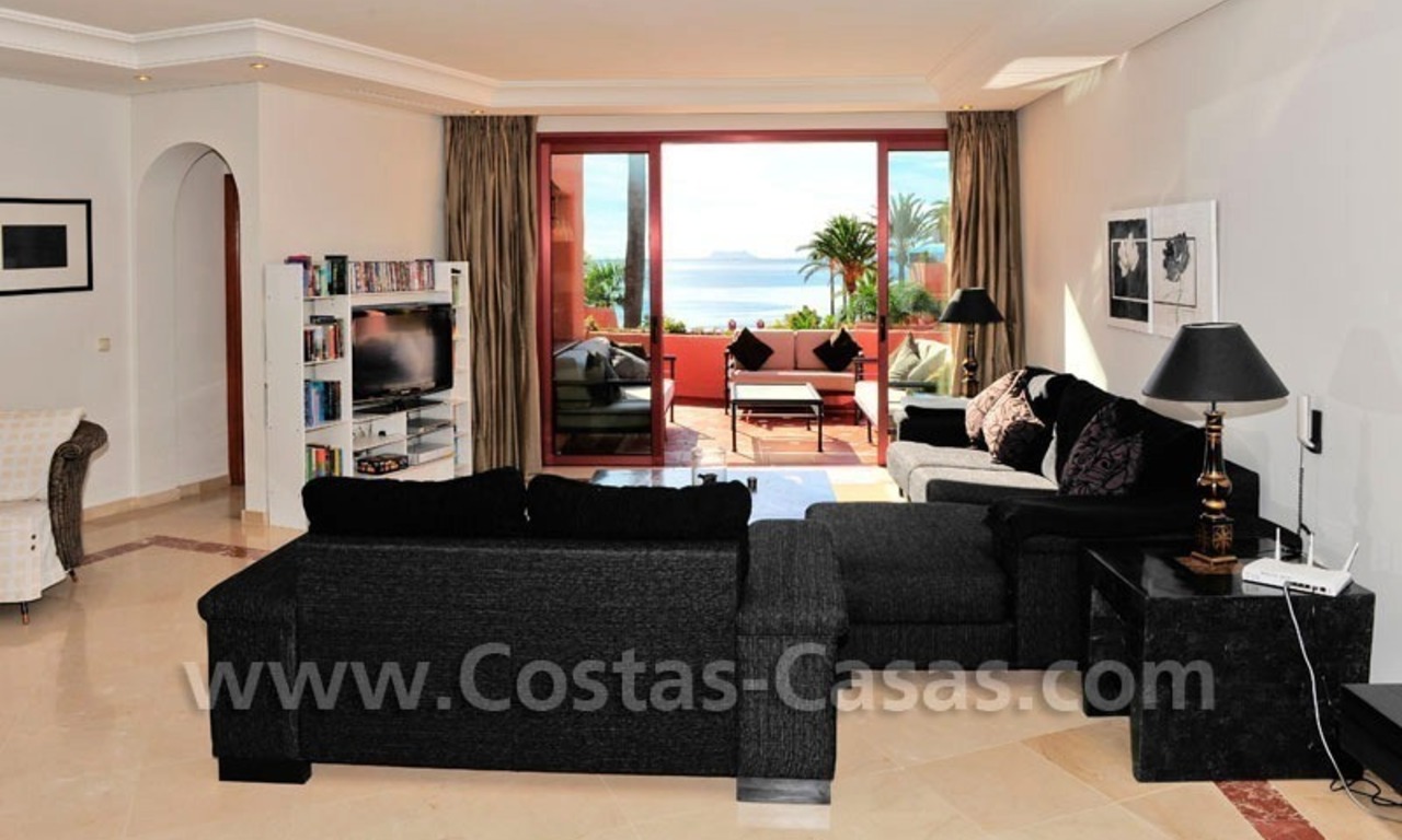 Bargain luxury penthouse apartment for sale, exclusive beachfront complex, New Golden Mile, Marbella - Estepona 5