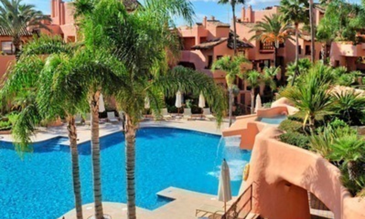Bargain luxury penthouse apartment for sale, exclusive beachfront complex, New Golden Mile, Marbella - Estepona 13
